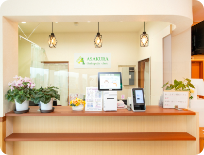 受付で整理番号を受け取る